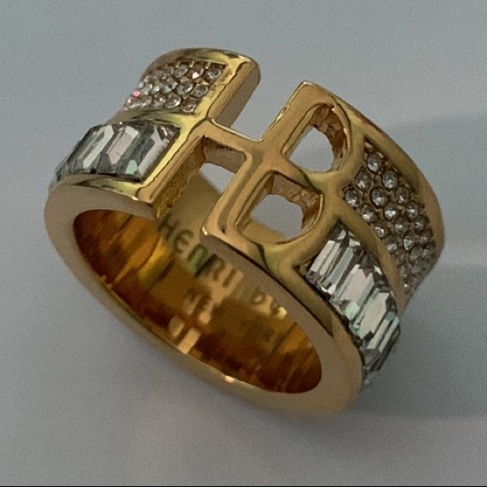Henri Bendel gold tone HB Logo Crystal Ring size 7